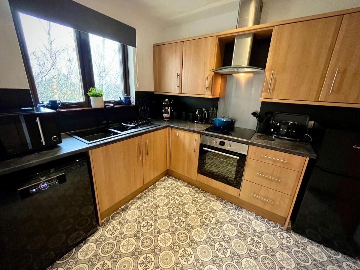 Comfortable, Modern Apartment With Parking. Inverness. Exterior photo