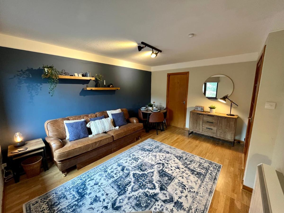 Comfortable, Modern Apartment With Parking. Inverness. Exterior photo